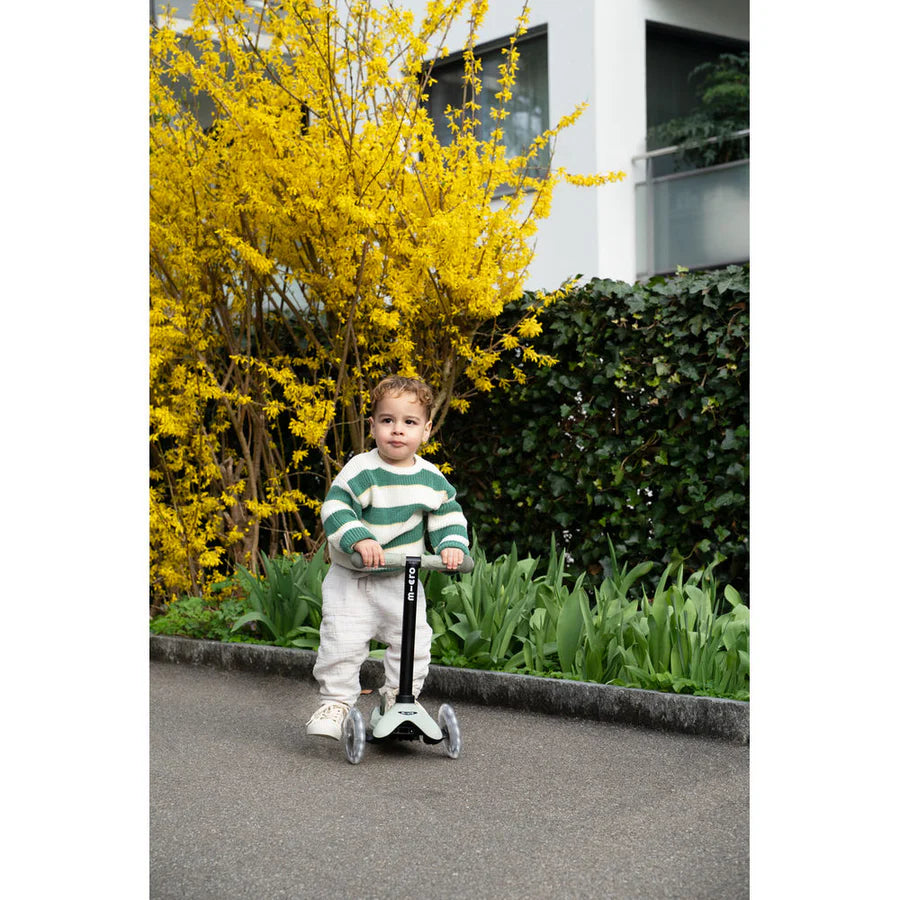 Micro Mini Scooter Deluxe Rock & Go LED