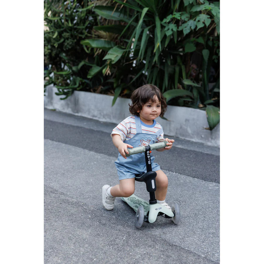 Micro Mini Scooter Deluxe Rock & Go LED