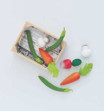 Le Toy Van Wooden Market Crate (Harvest Vegetables)