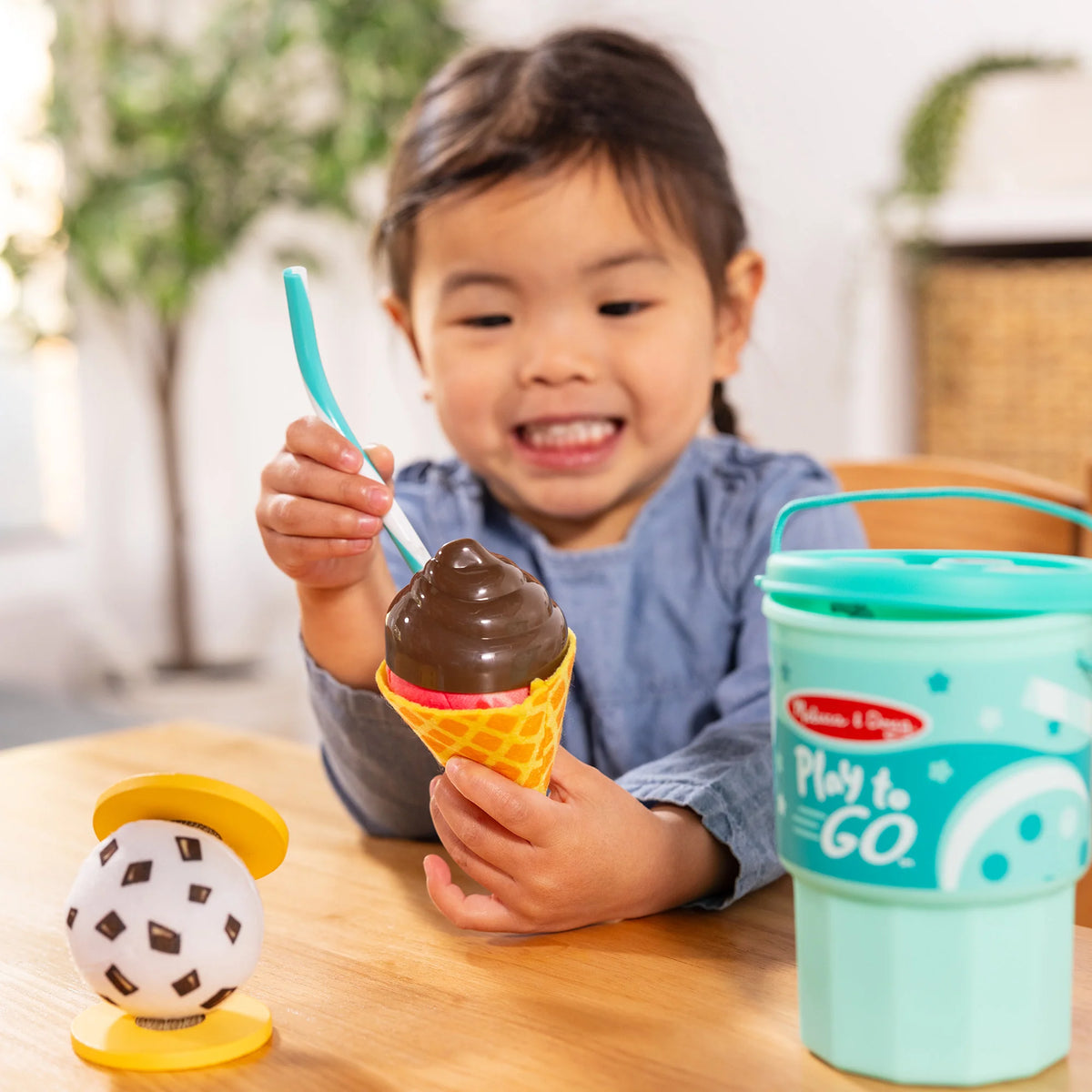 Melissa & Doug Play to Go Ice Cream Play Set