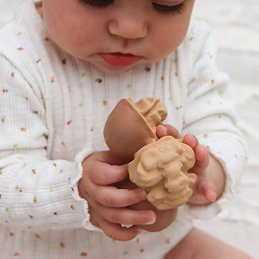 Oli&Carol Nutty the Walnut Teether